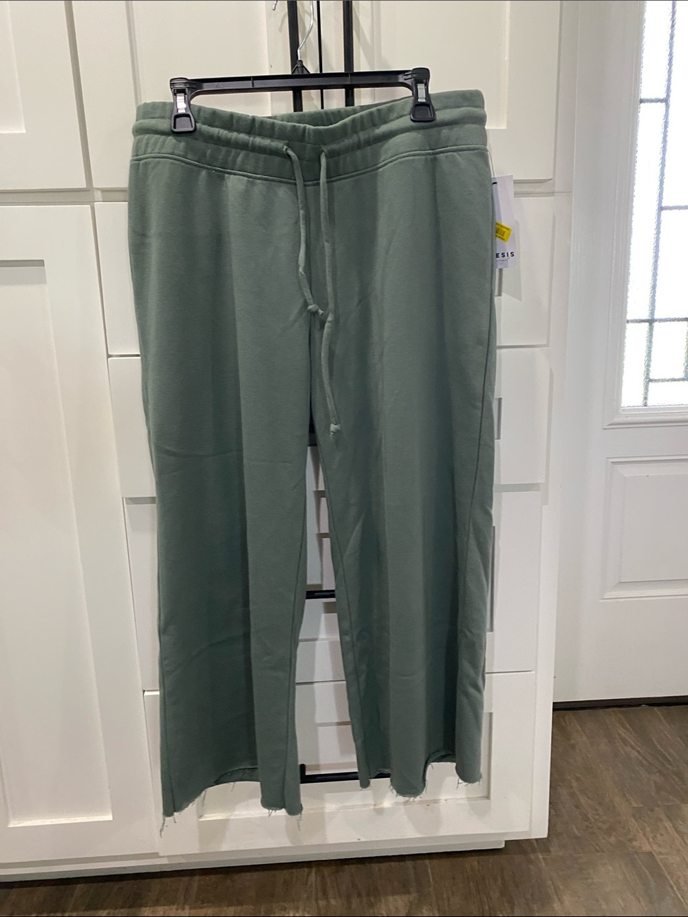 Kinesis Cropped Sweatpants Large Mid Rise NWT